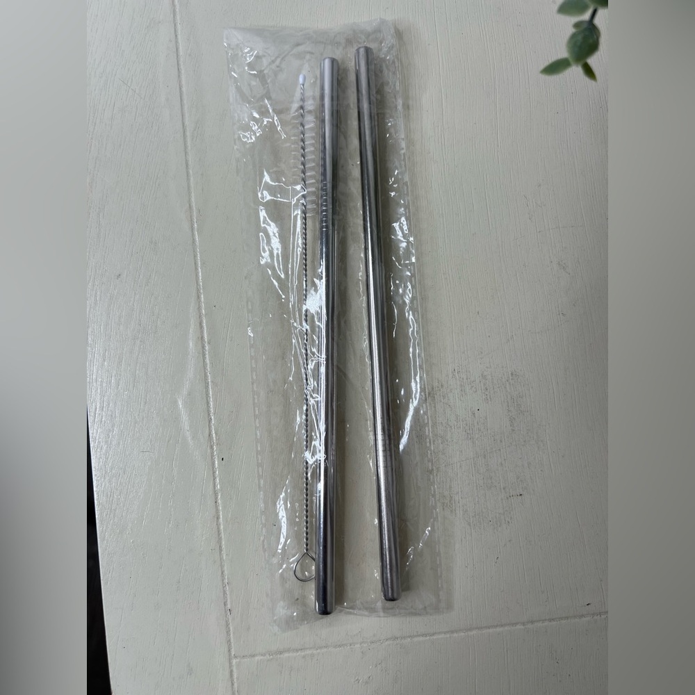 Brand New-Set of 2 Stainless Steel Reuseable Straws with Brush